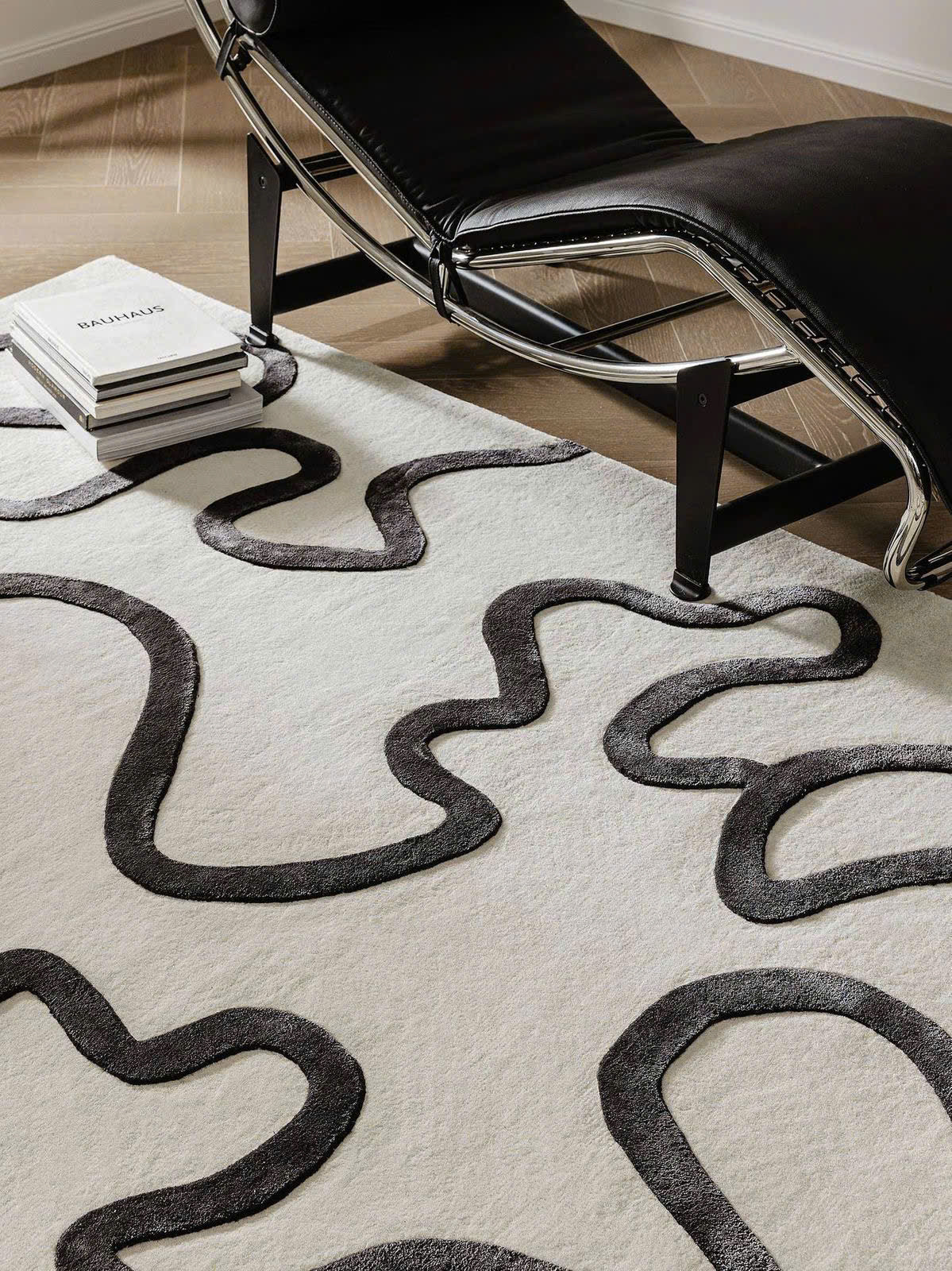 Elysium Line Rug – Black